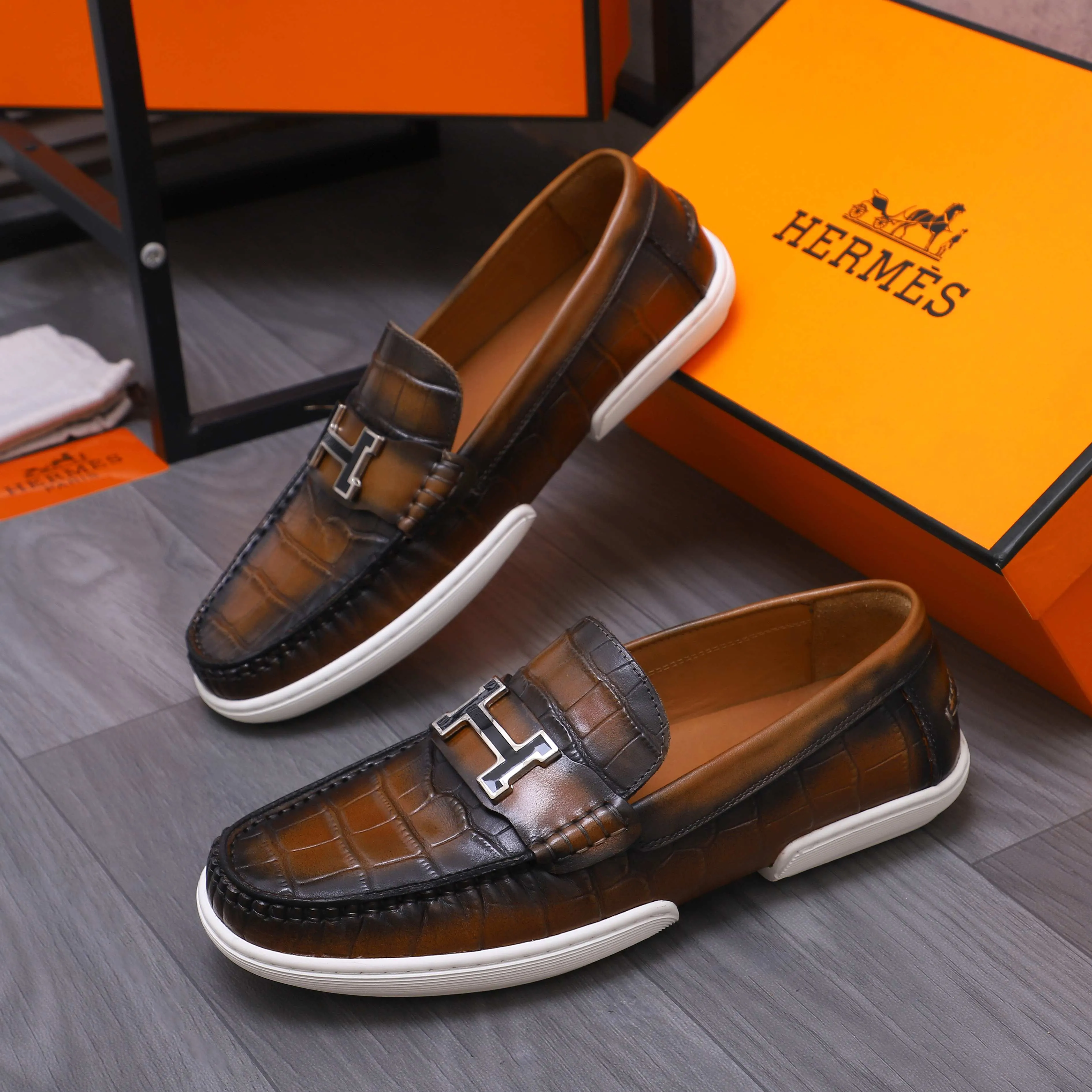 Men's shoes 💰500 Product trademark: HERMES "Hermes" casual slip-on leather shoes Regular size: 38-46 (45.46 custom-made, non-returnable) Product materials: Selected high-quality color-brushed stone grain cowhide upper, cowhide lining, original outsole